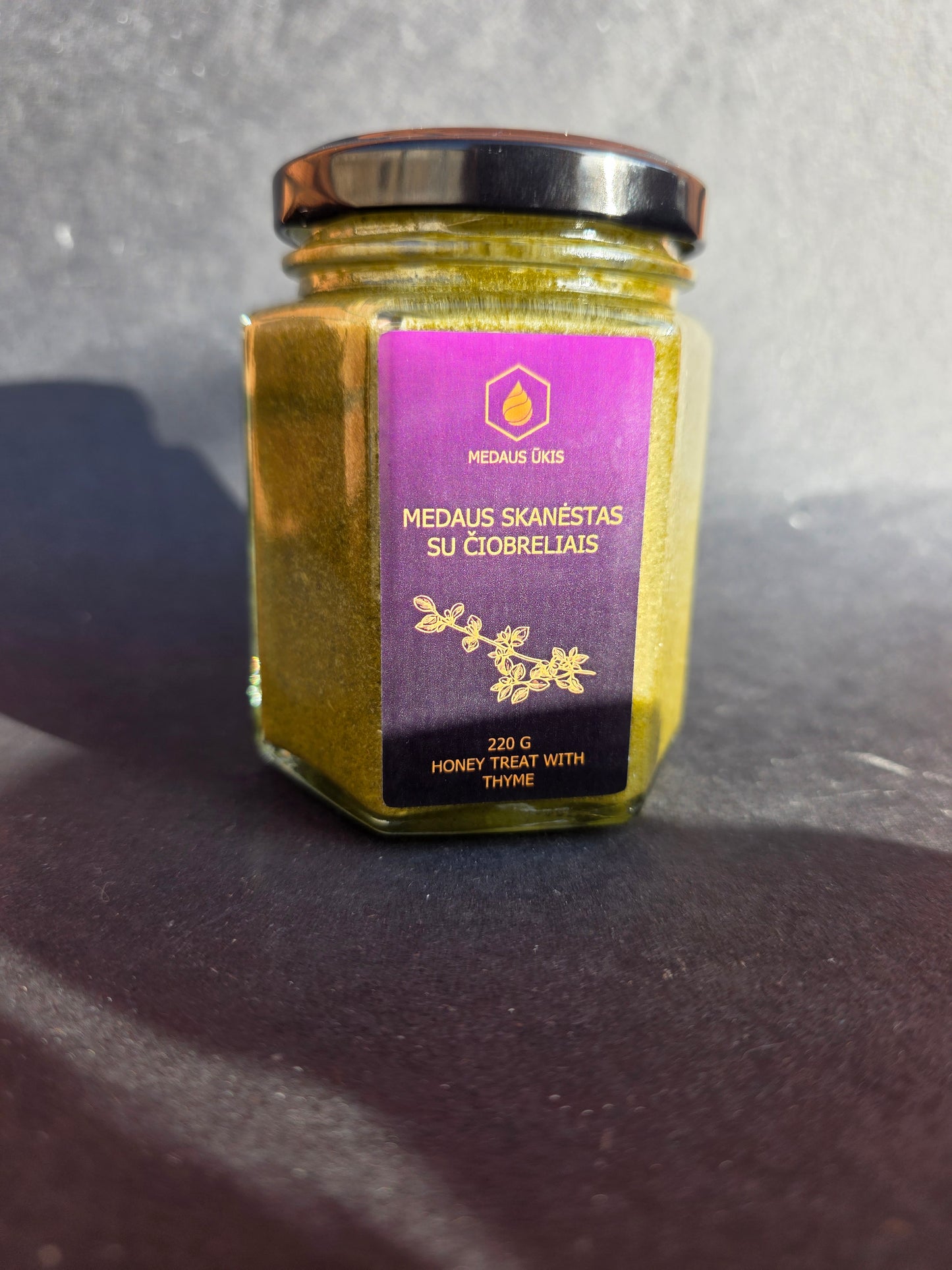 Medaus skanėstas su Čiobreliais