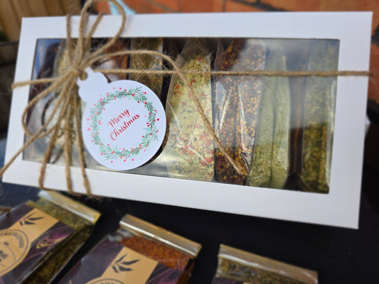 Kalėdinė prieskonių dovanų dėžutė (8 × 50 g.)